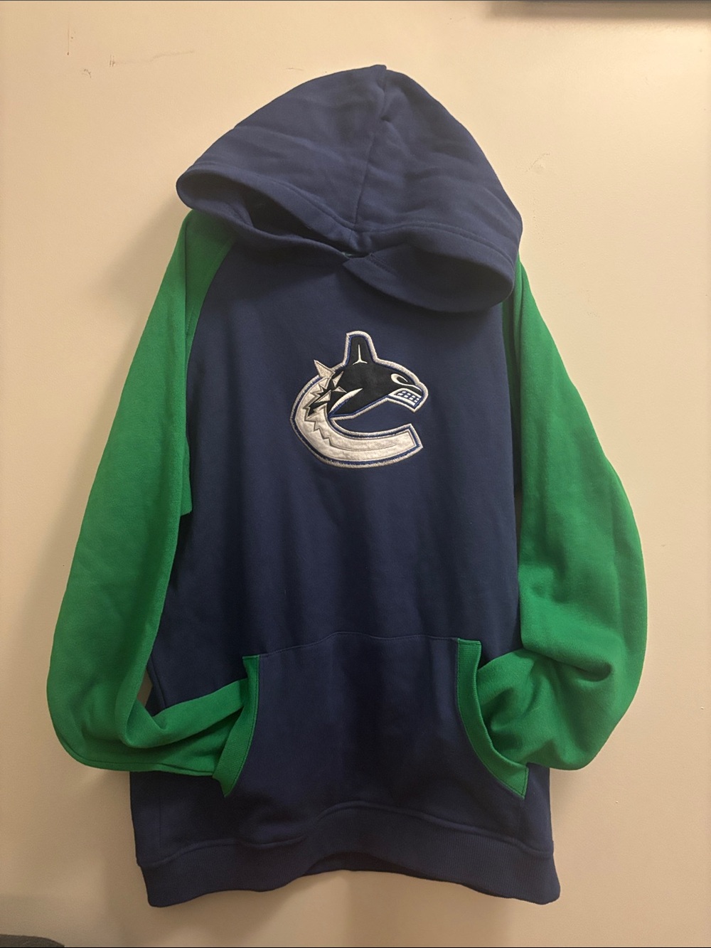 NHL Navy and Green Vancouver Canucks Crewneck Hoodie